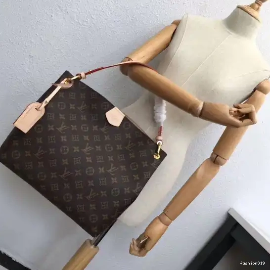 Vuitton PM Louis GRACEFUL 0402